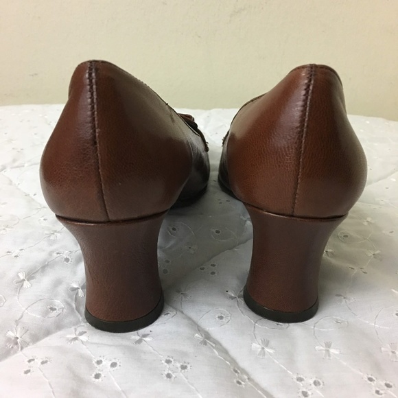 Aerosole dark tan leather pump size 6M - Picture 5 of 8